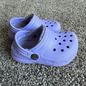 GUC Toddler Lines Crocs Sz. C6